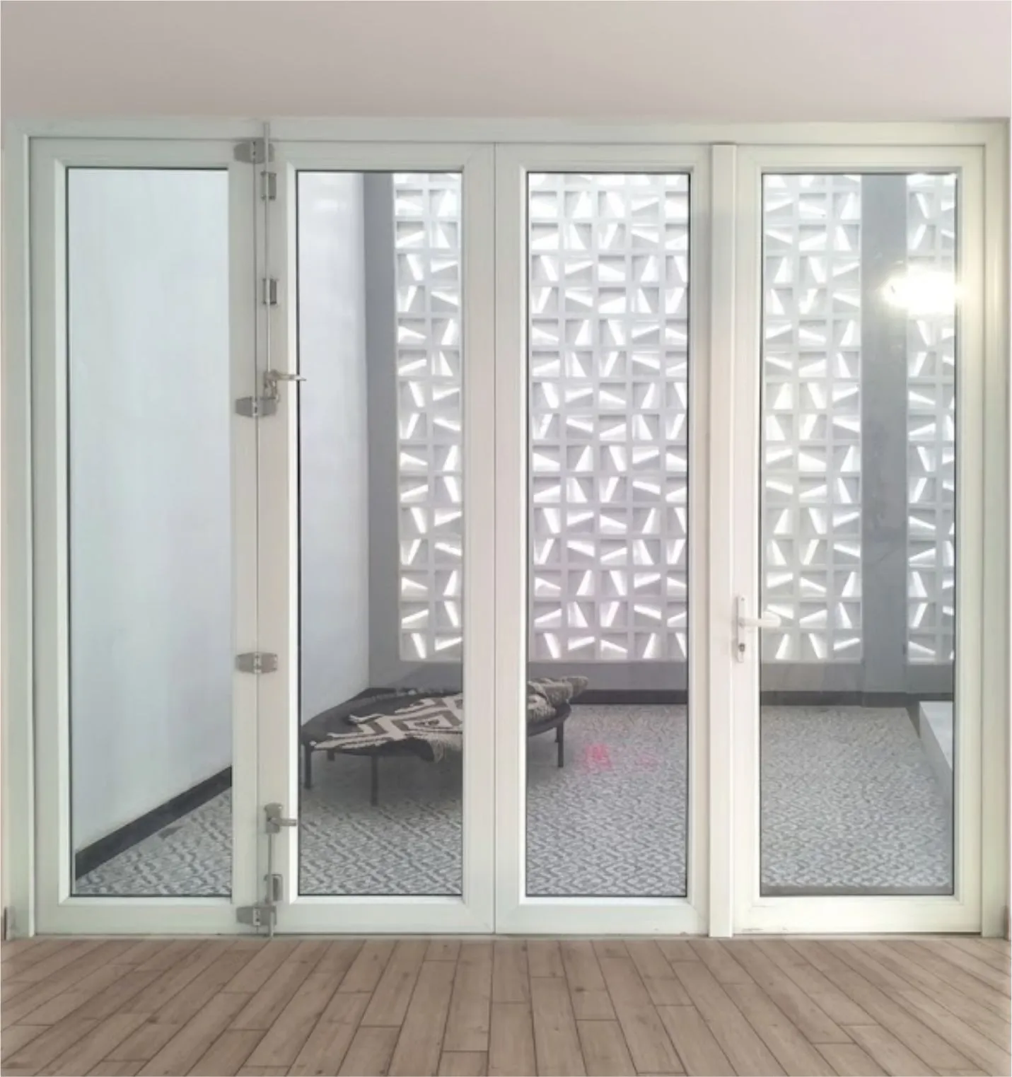 Pintu Lipat Kaca